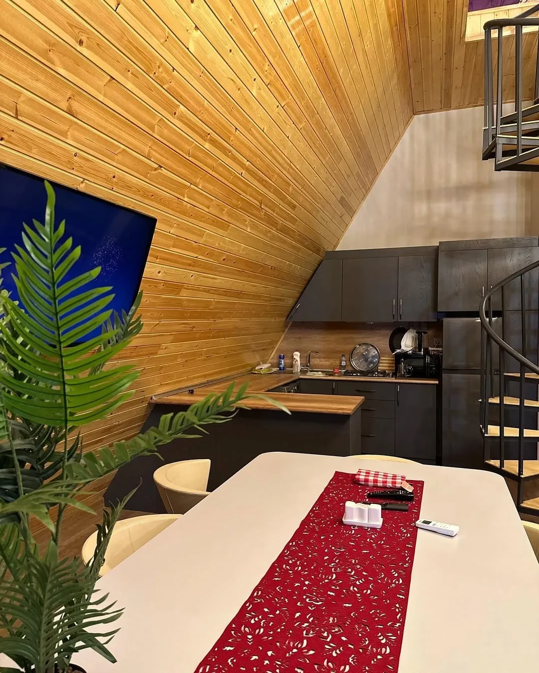 isti-hovuzlu-a-frame