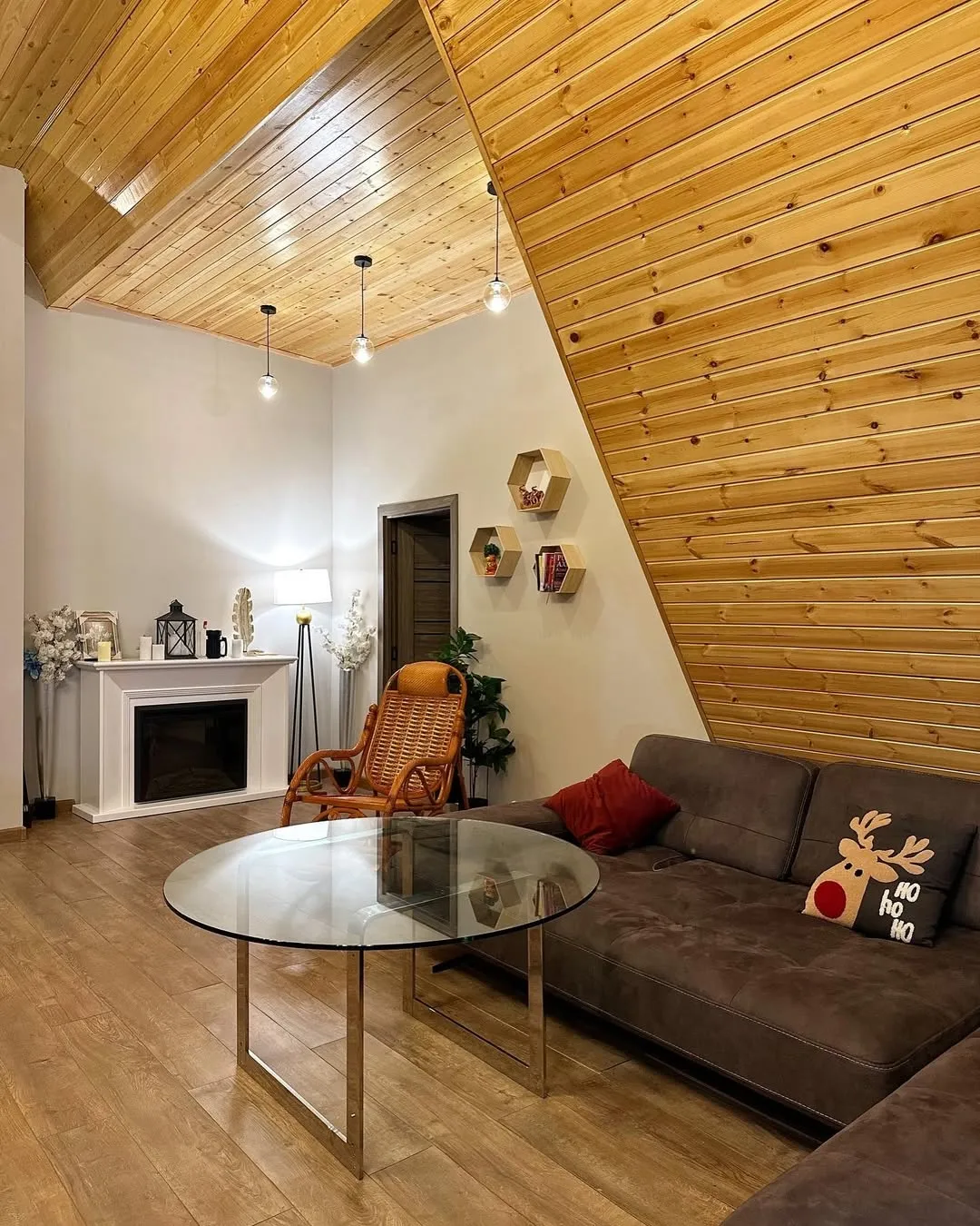 isti-hovuzlu-a-frame