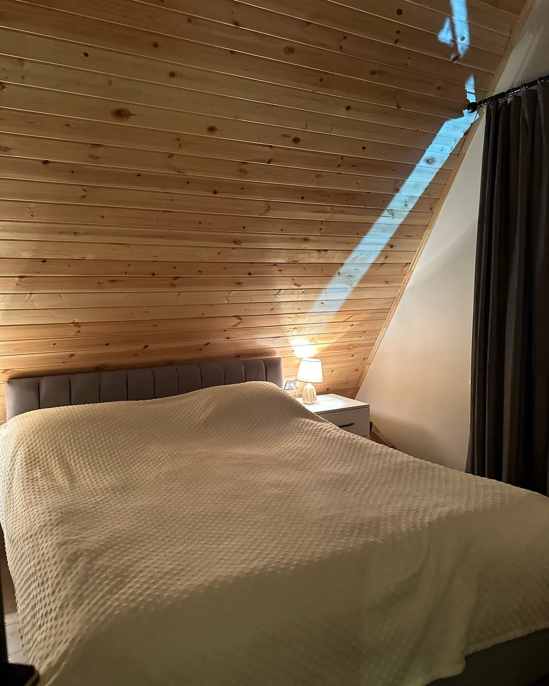 isti-hovuzlu-a-frame