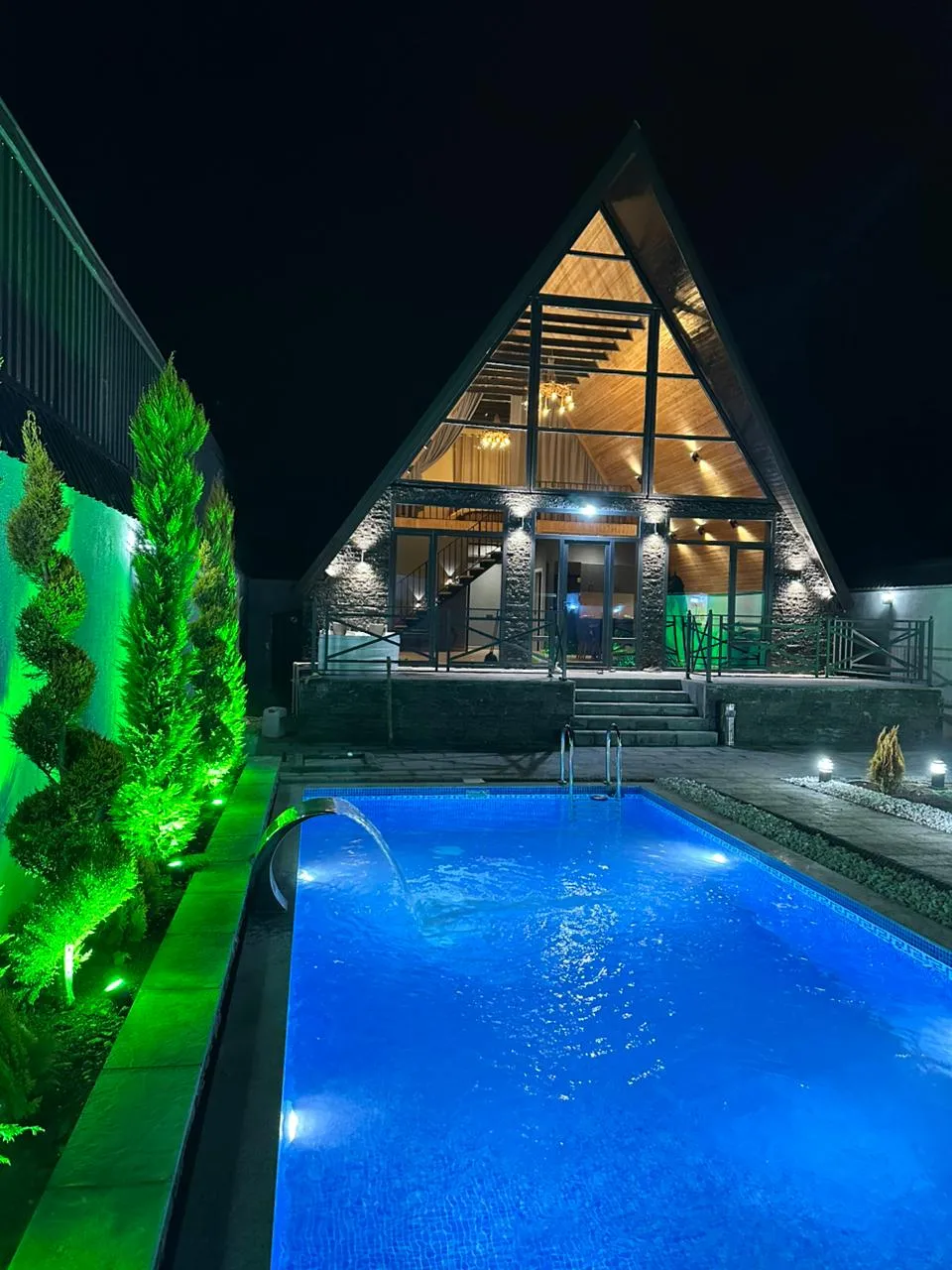 isti-hovuzlu-a-frame