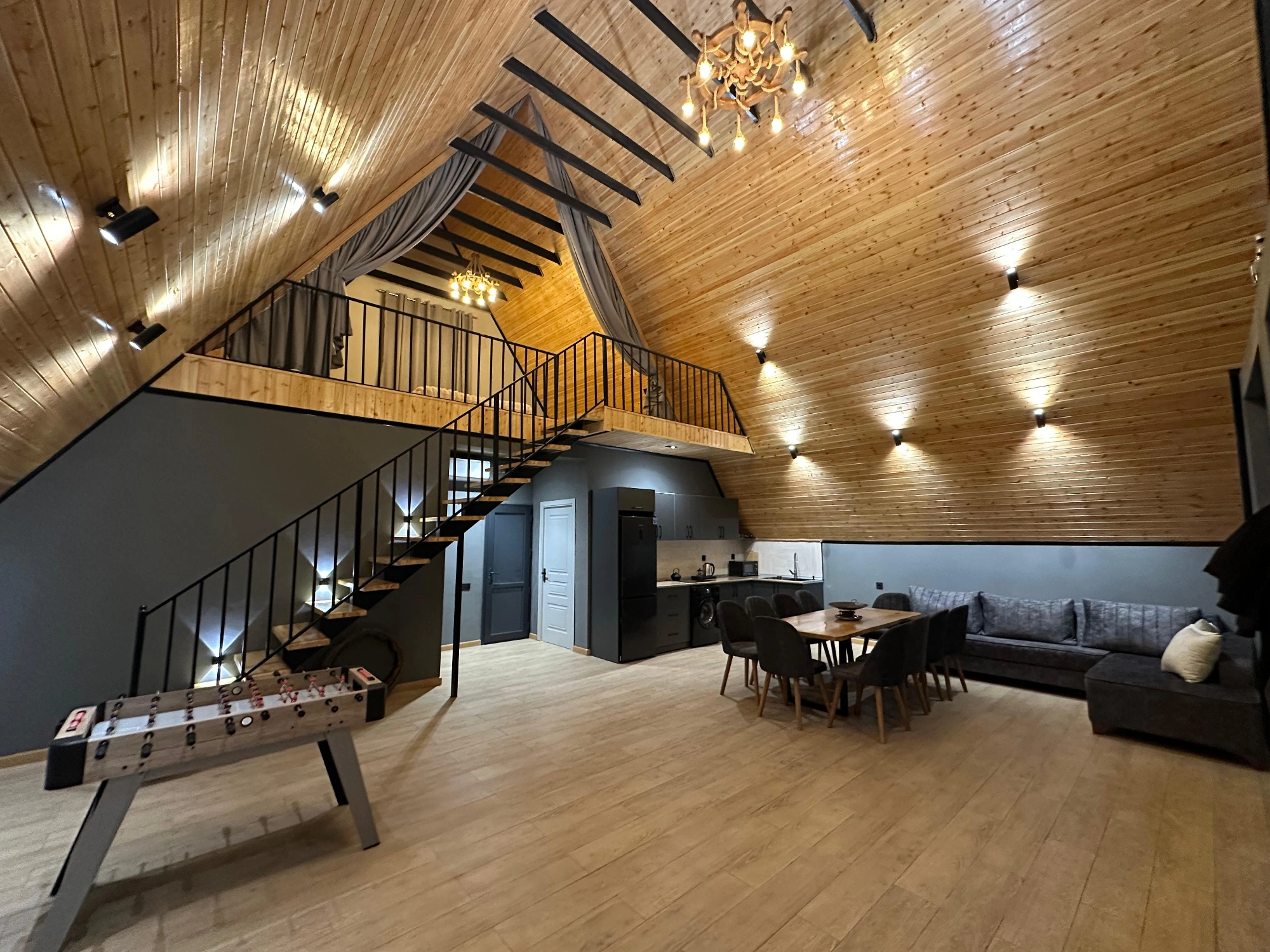 isti-hovuzlu-a-frame