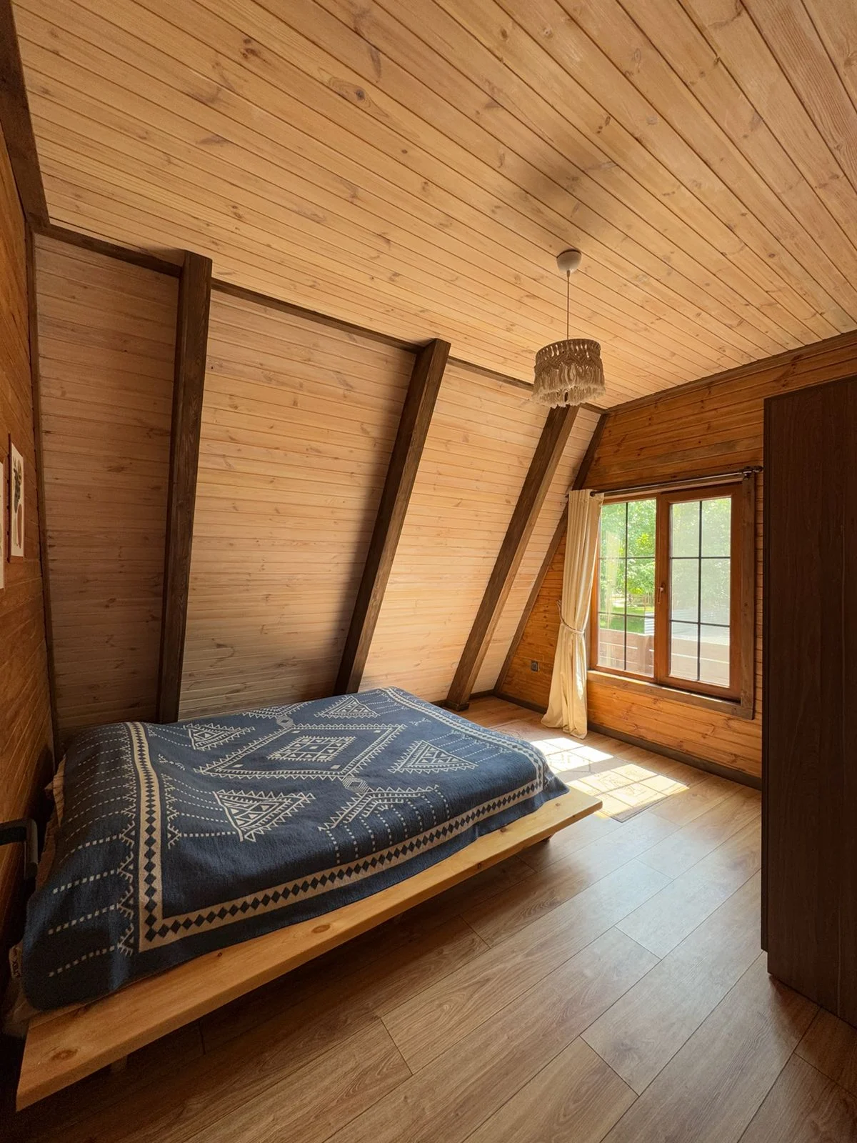 isti-hovuzlu-a-frame