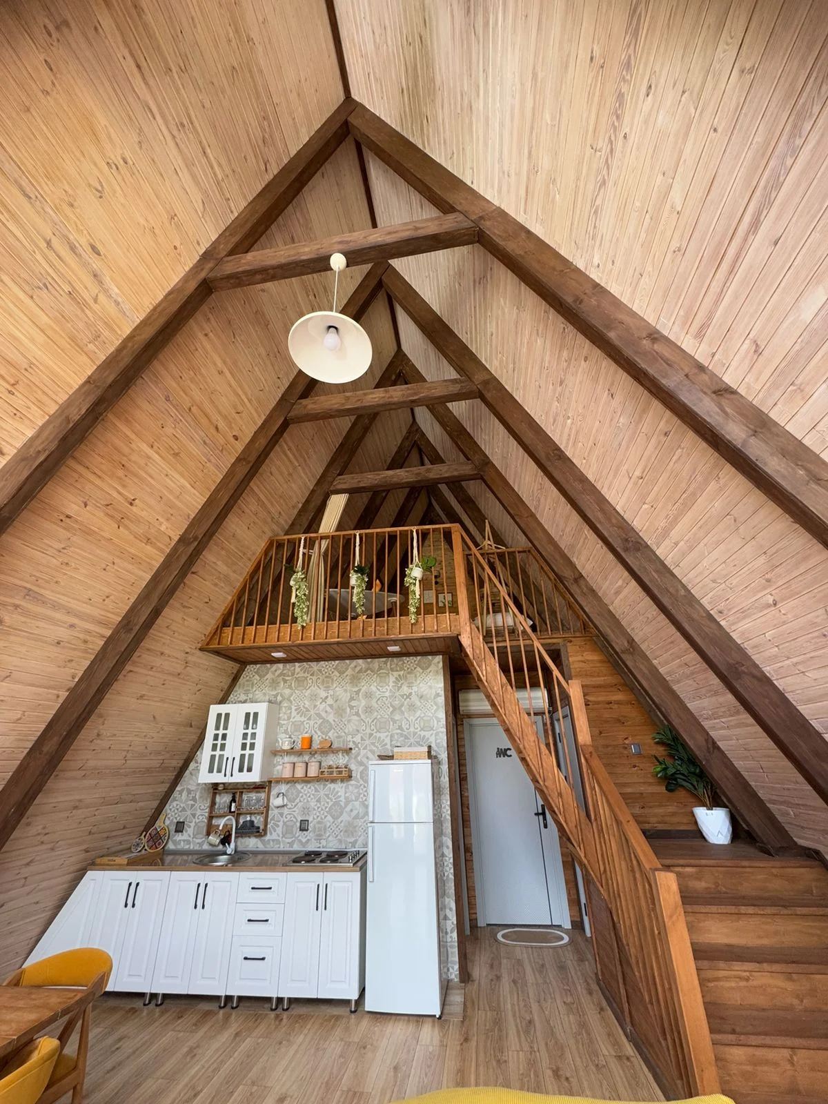 isti-hovuzlu-a-frame