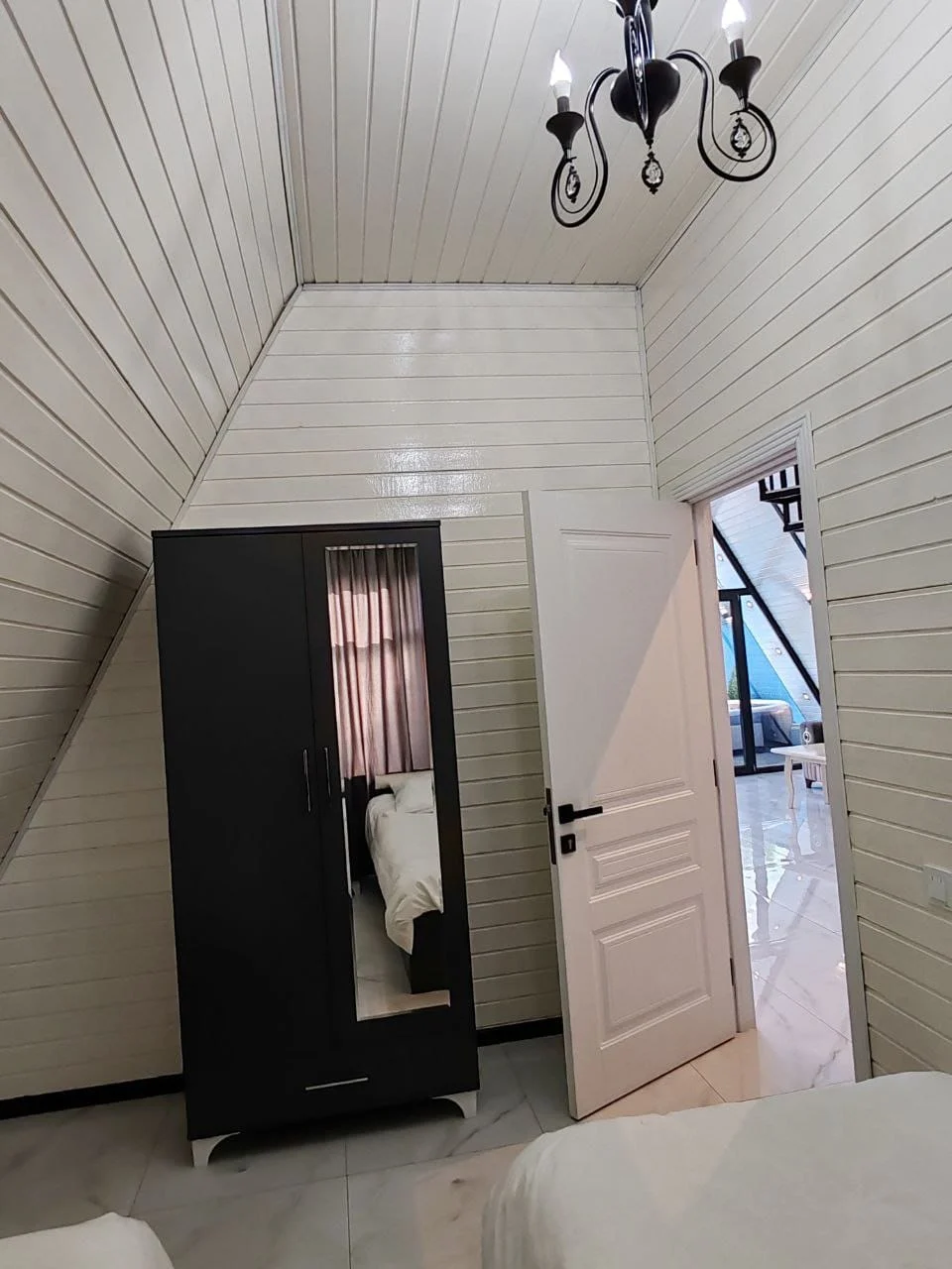 isti-hovuzlu-a-frame