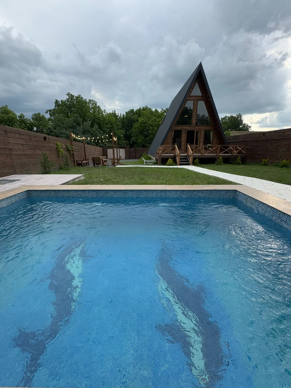 isti-hovuzlu-a-frame