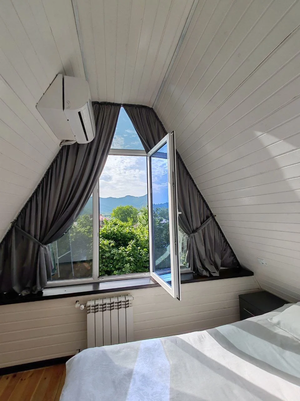 isti-hovuzlu-a-frame