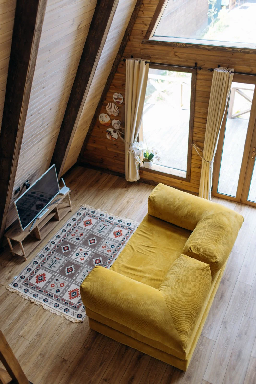 isti-hovuzlu-a-frame