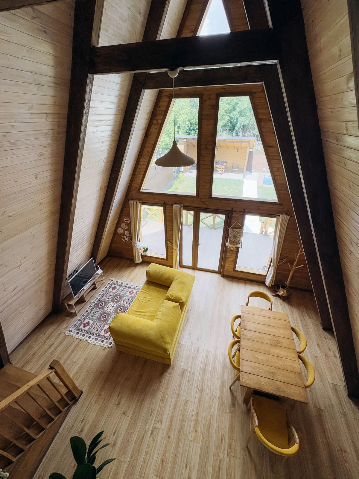 isti-hovuzlu-a-frame