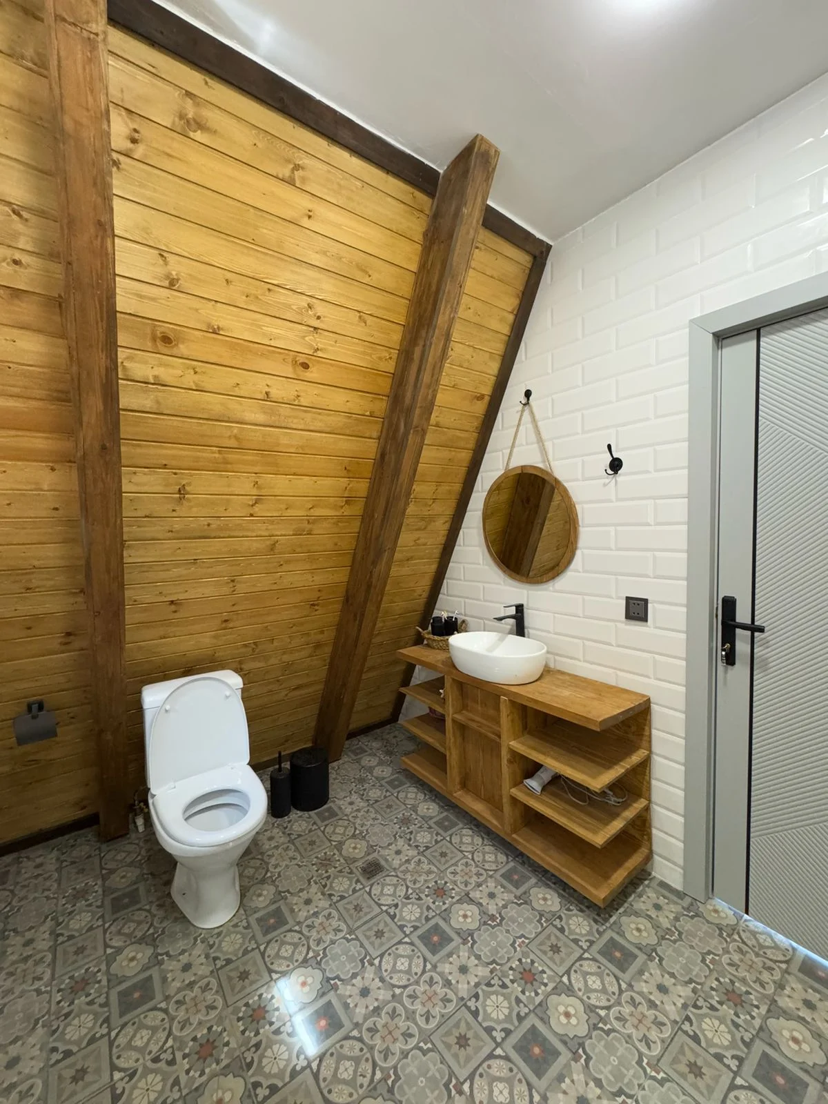 isti-hovuzlu-a-frame