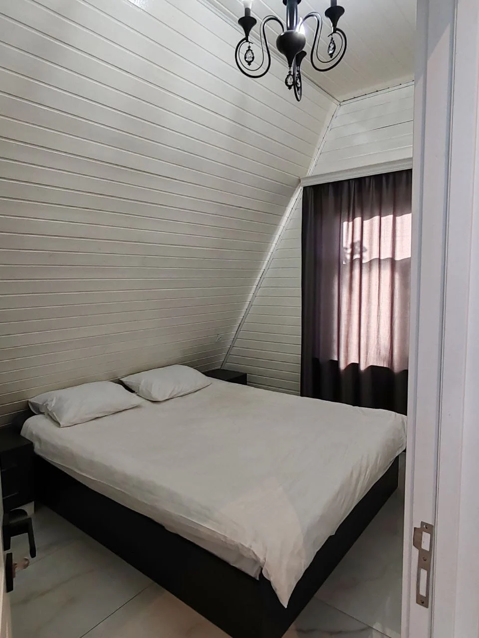 isti-hovuzlu-a-frame