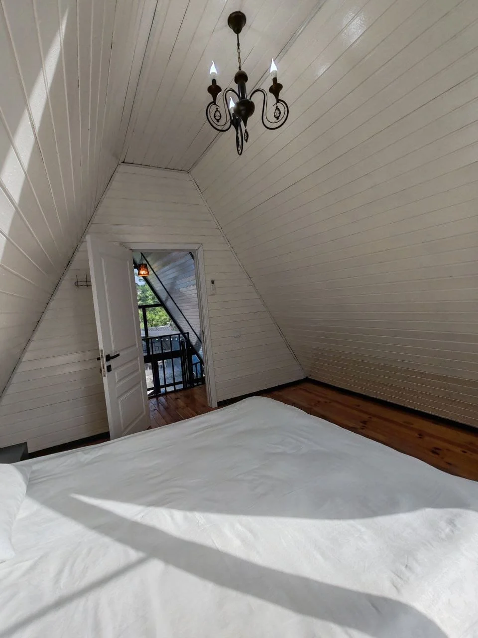 isti-hovuzlu-a-frame