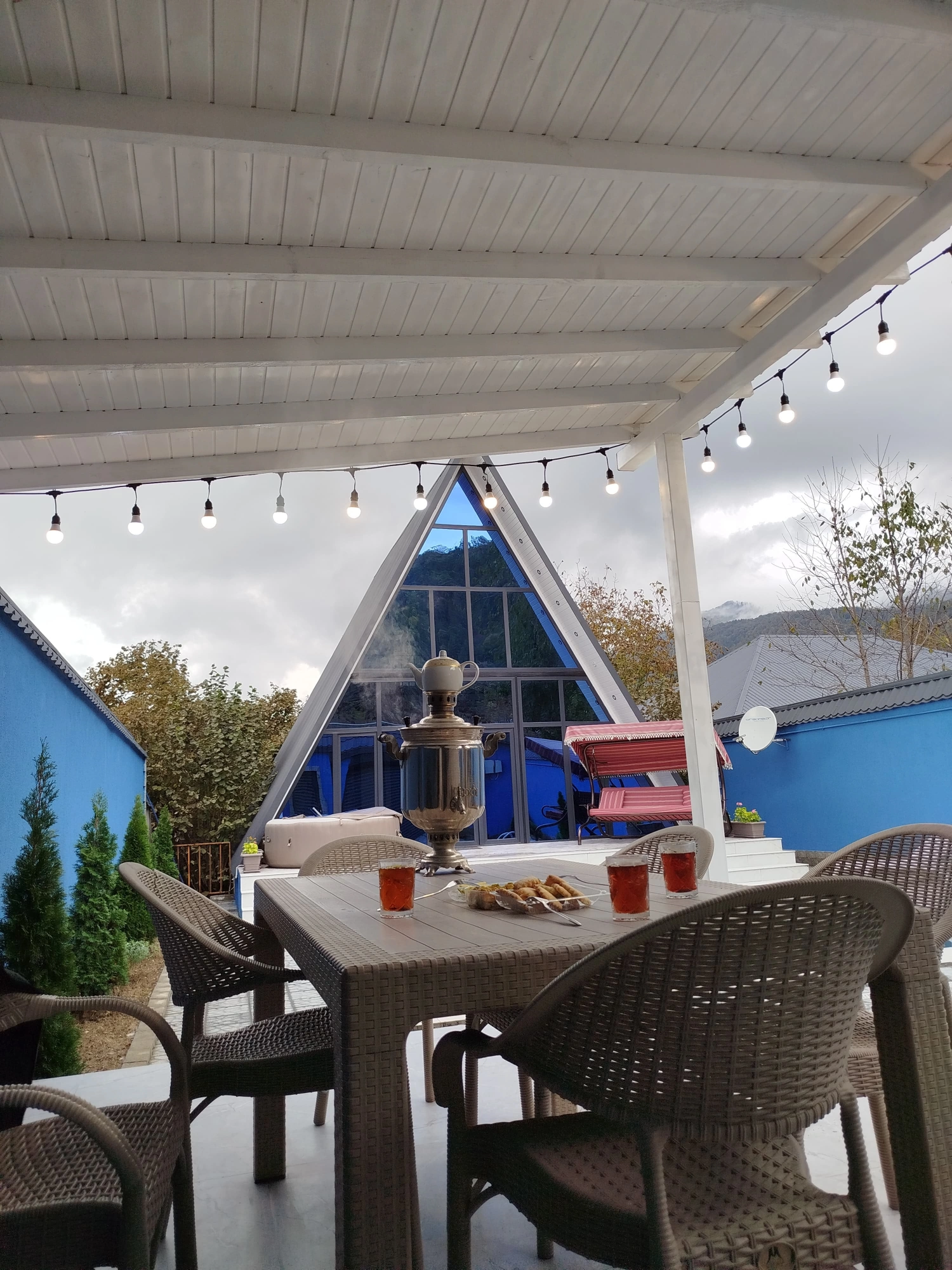 isti-hovuzlu-a-frame-a-ev