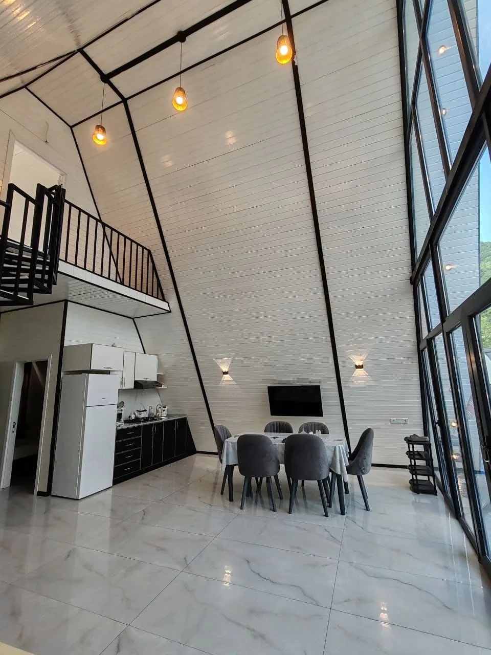 isti-hovuzlu-a-frame-a-ev