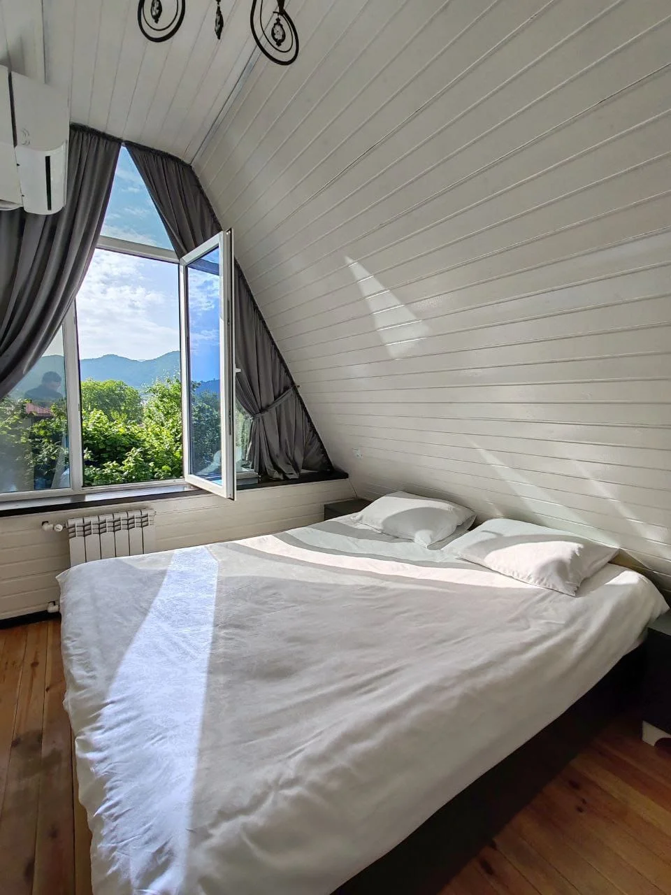 isti-hovuzlu-a-frame-a-ev