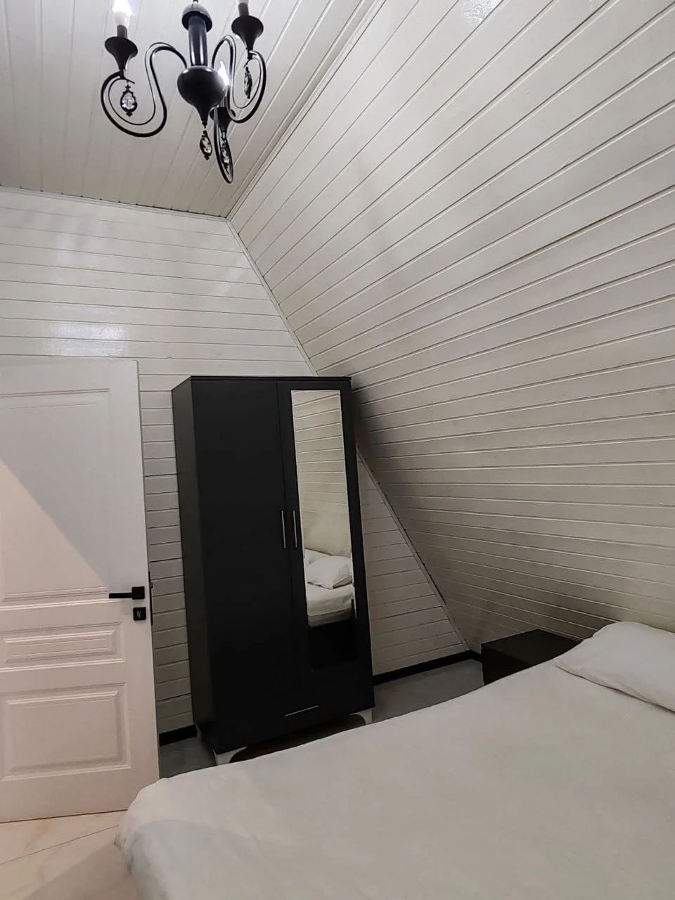 isti-hovuzlu-a-frame-a-ev