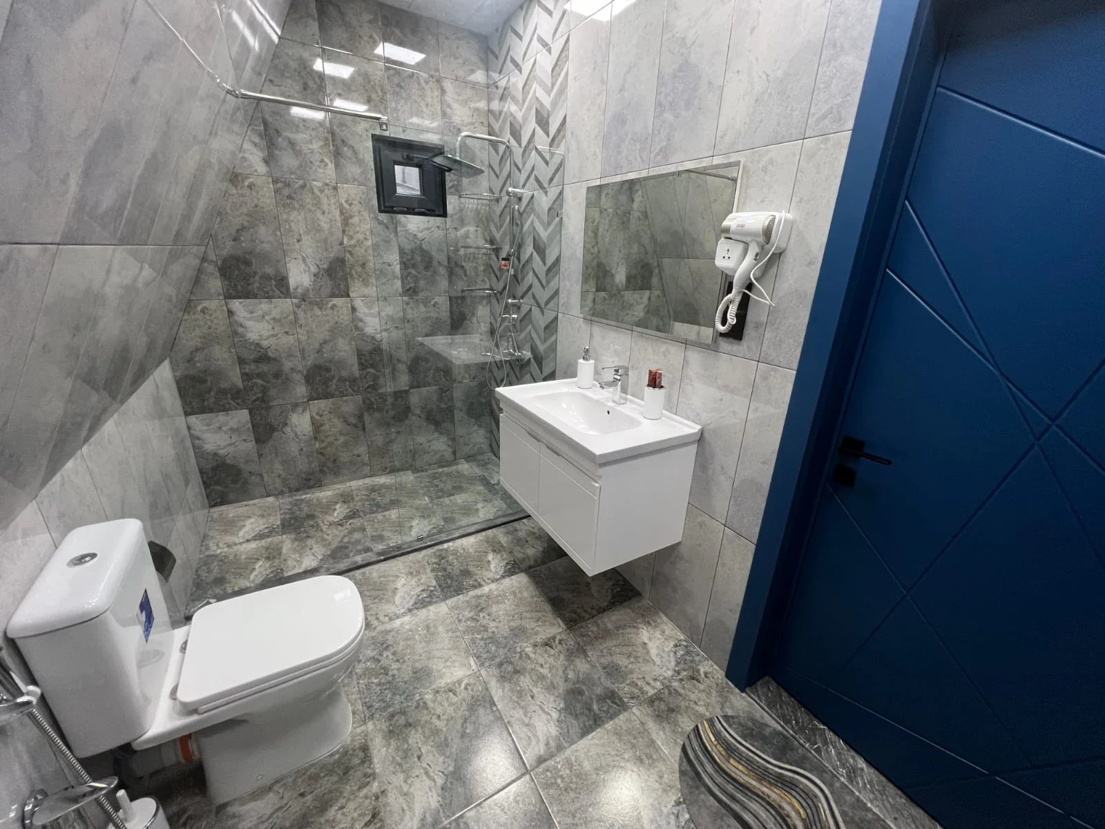 isti-hovuzlu-a-frame