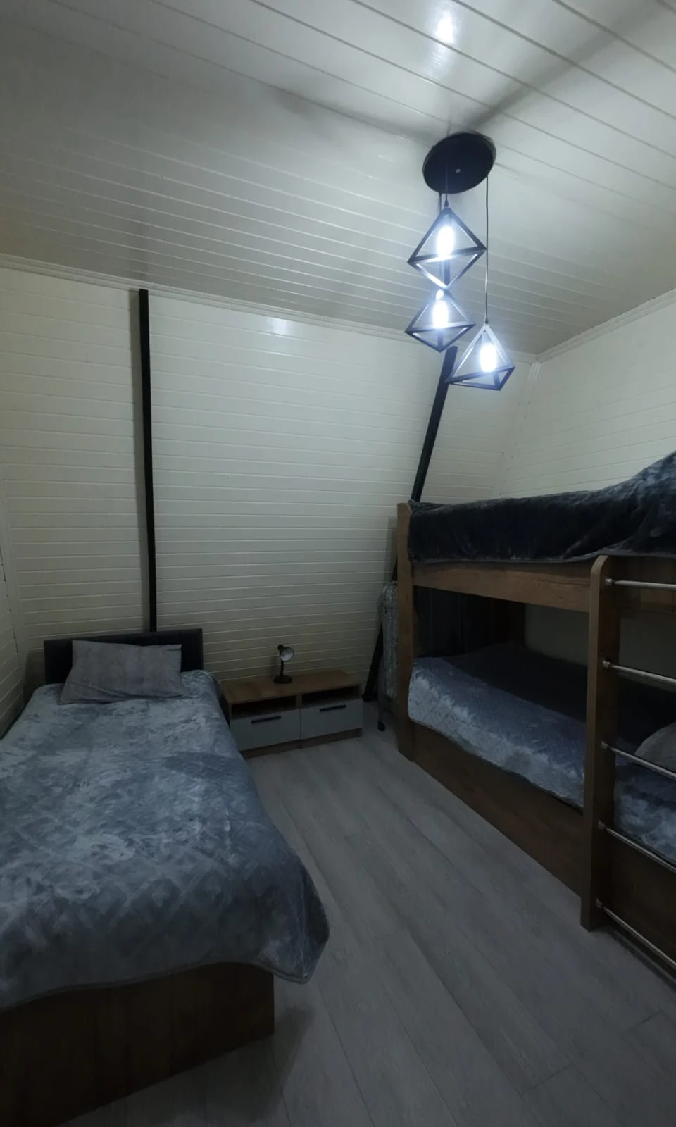 isti-hovuzlu-a-frame