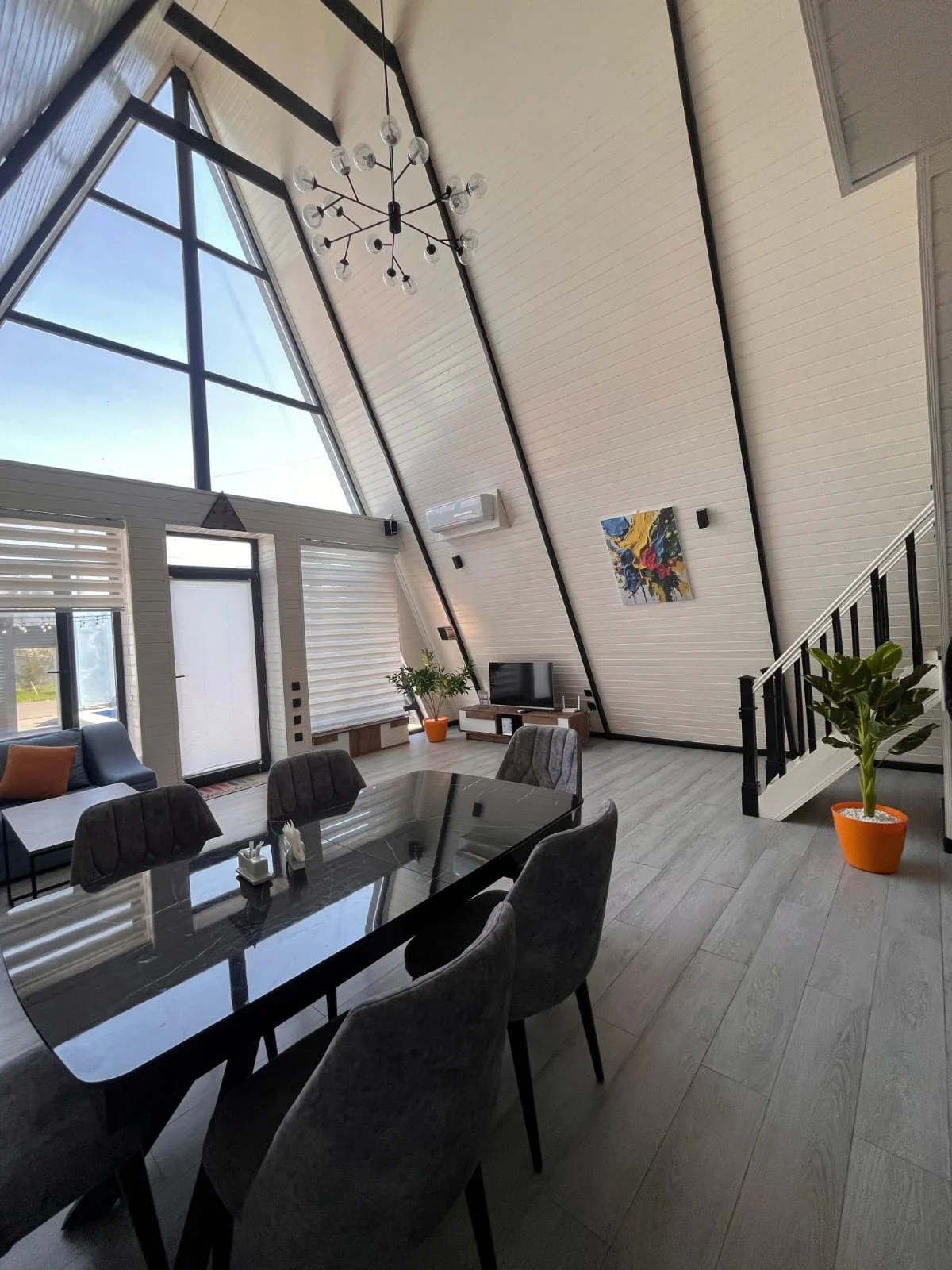 isti-hovuzlu-a-frame