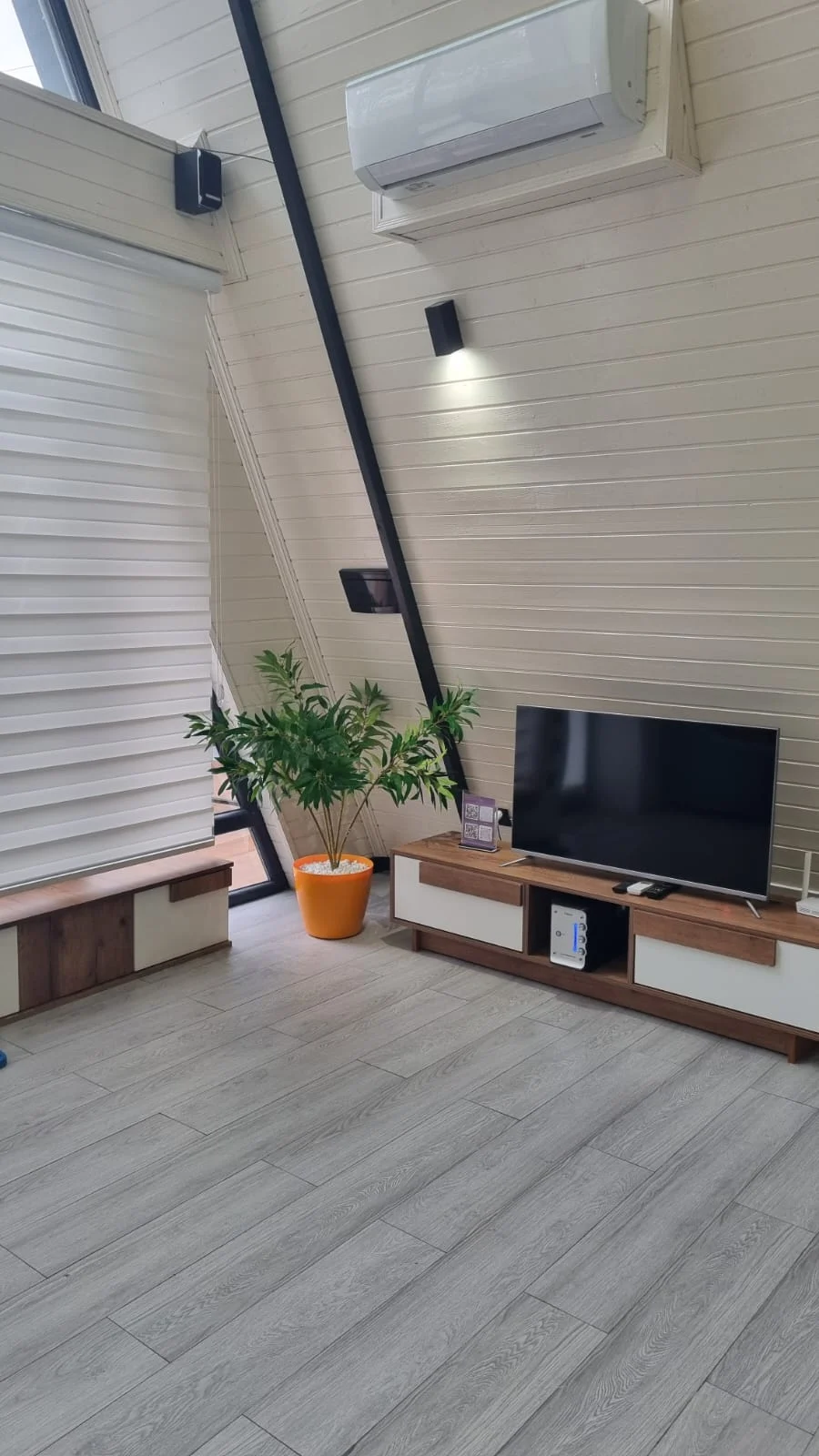 isti-hovuzlu-a-frame