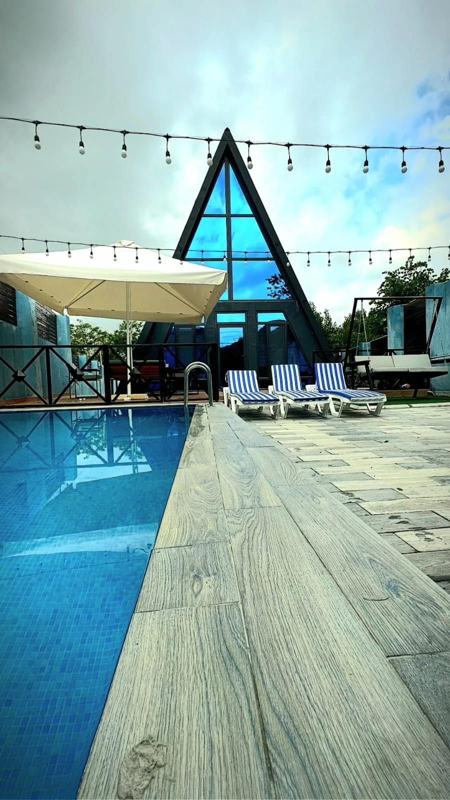 isti-hovuzlu-a-frame