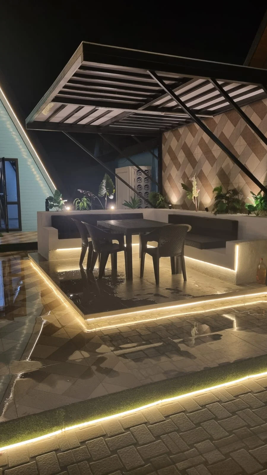 isti-hovuzlu-a-frame