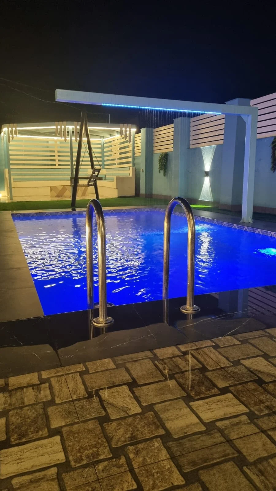 isti-hovuzlu-a-frame