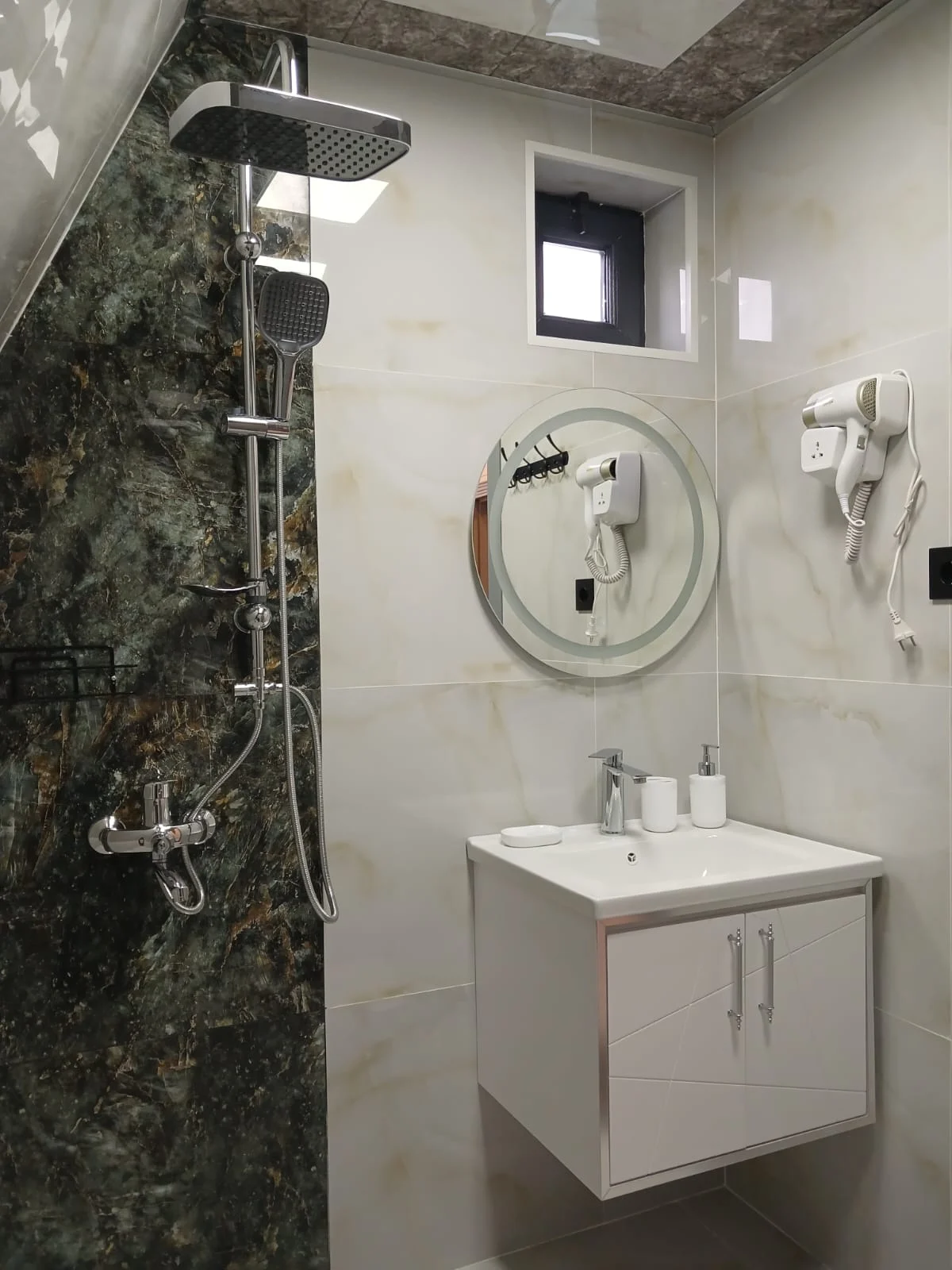 isti-hovuzlu-a-frame